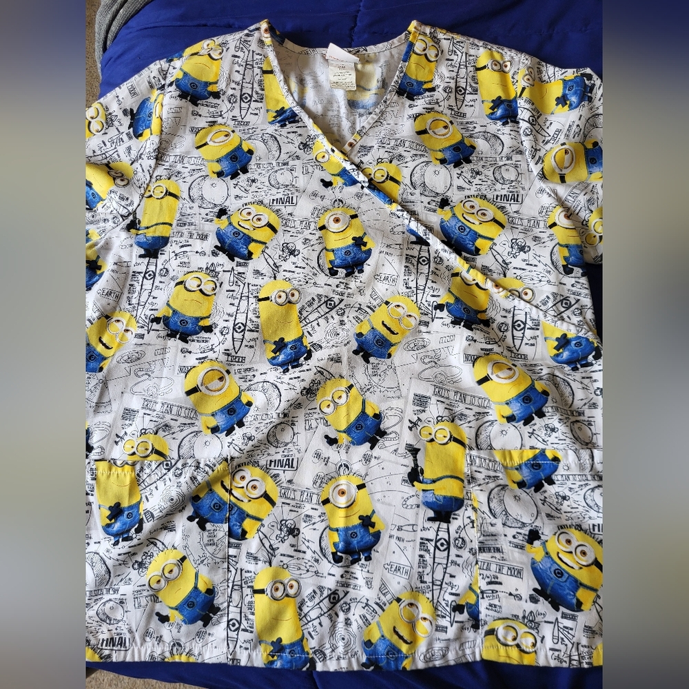 💥4 for $30💥 Scrubstar Despicable Me scrub top size LG